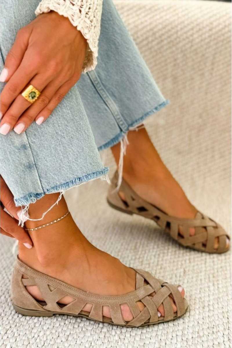 Casual Low Woven Peep Toe Sandals with Crossed Straps