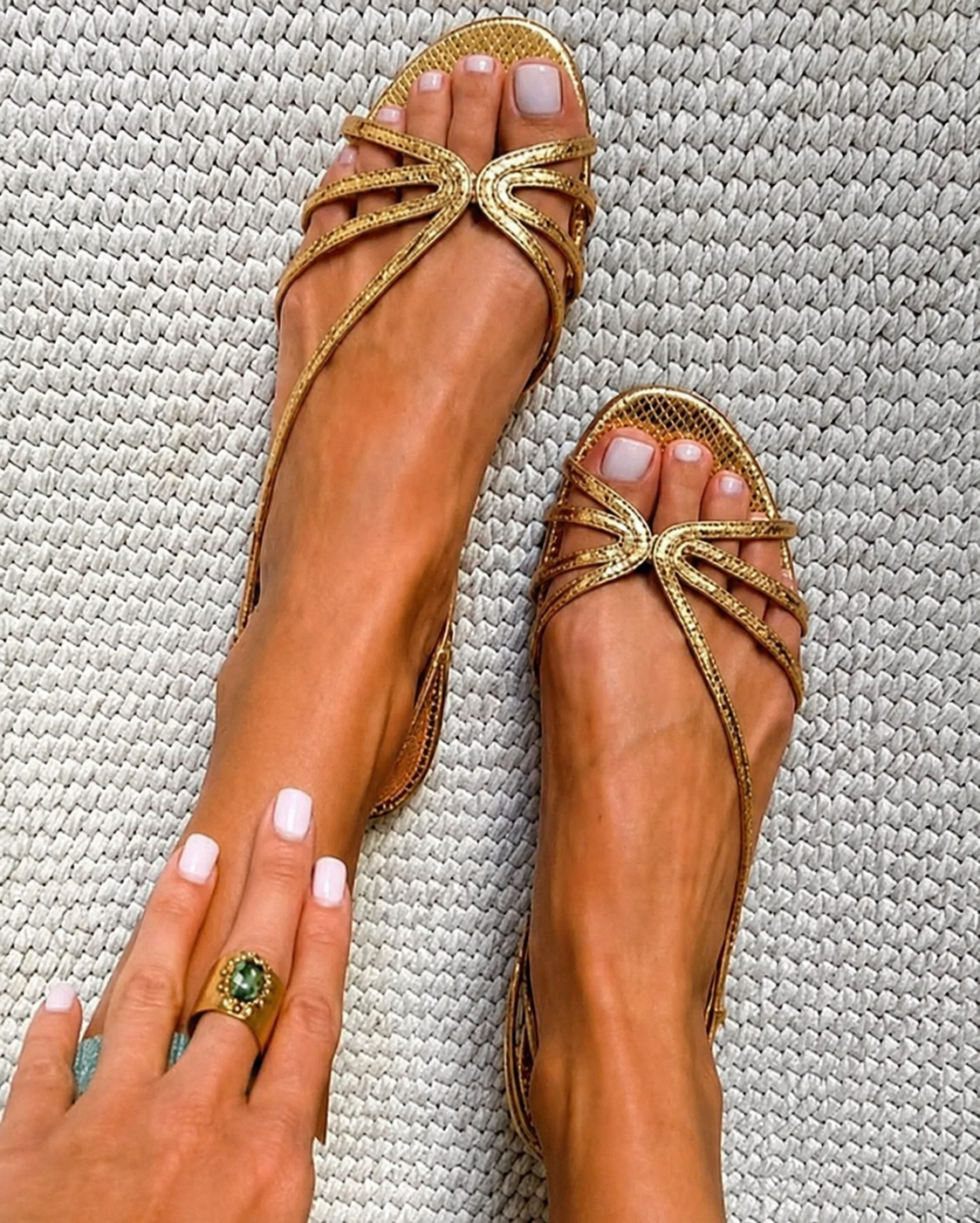 Serafina | Golden Sandals Summer Essence